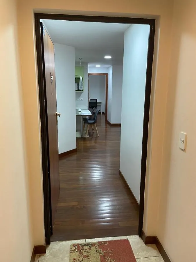 Elegante Suite Amoblada - Park La Carolina Cerca Hotel Dann Carlton Quito Appartement